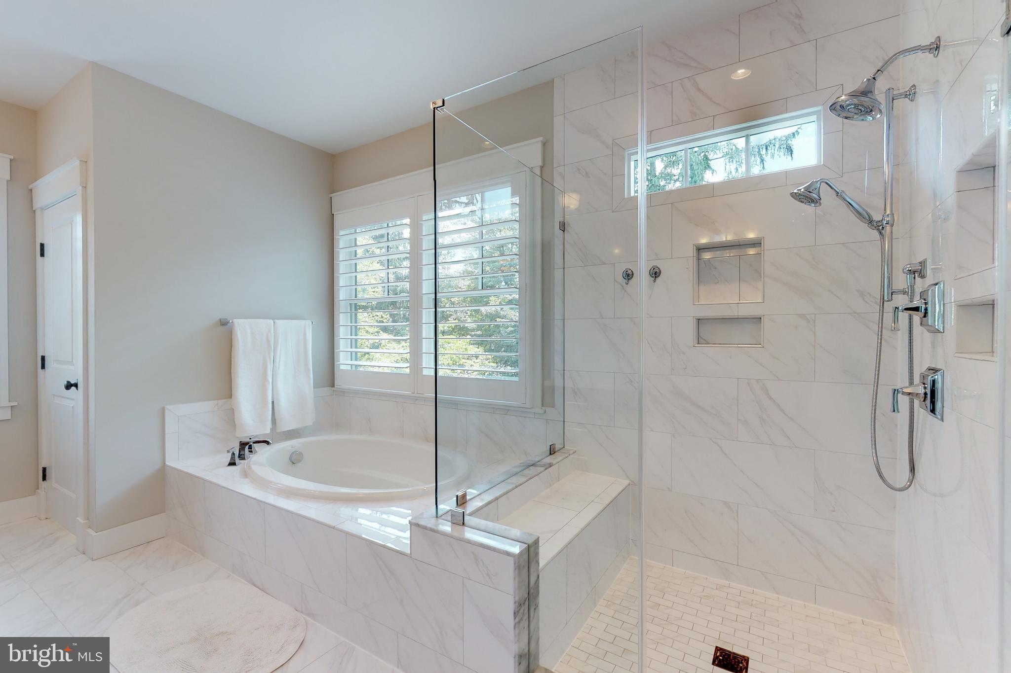 CRESCENT HILLS - Residential