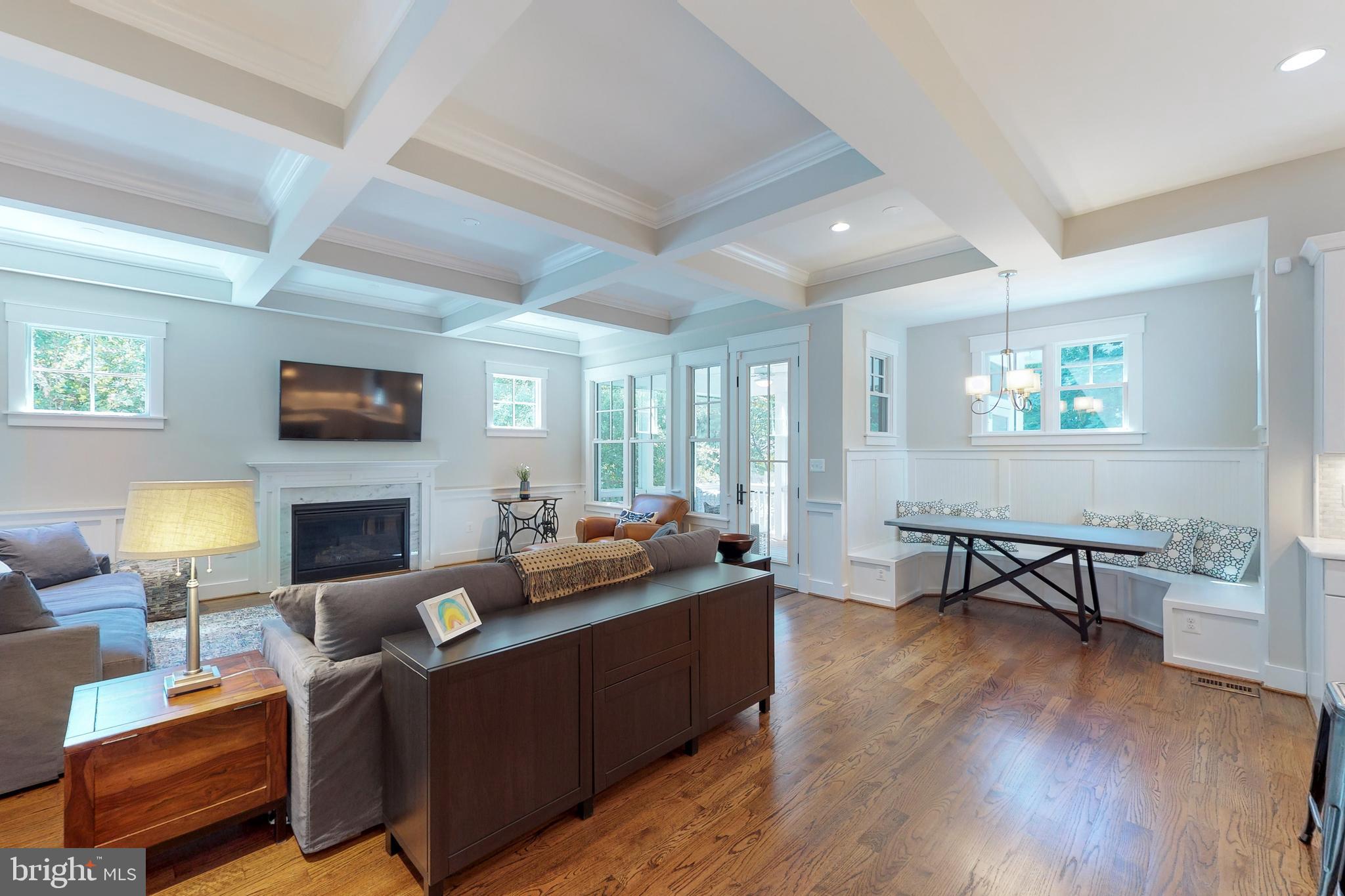 CRESCENT HILLS - Residential