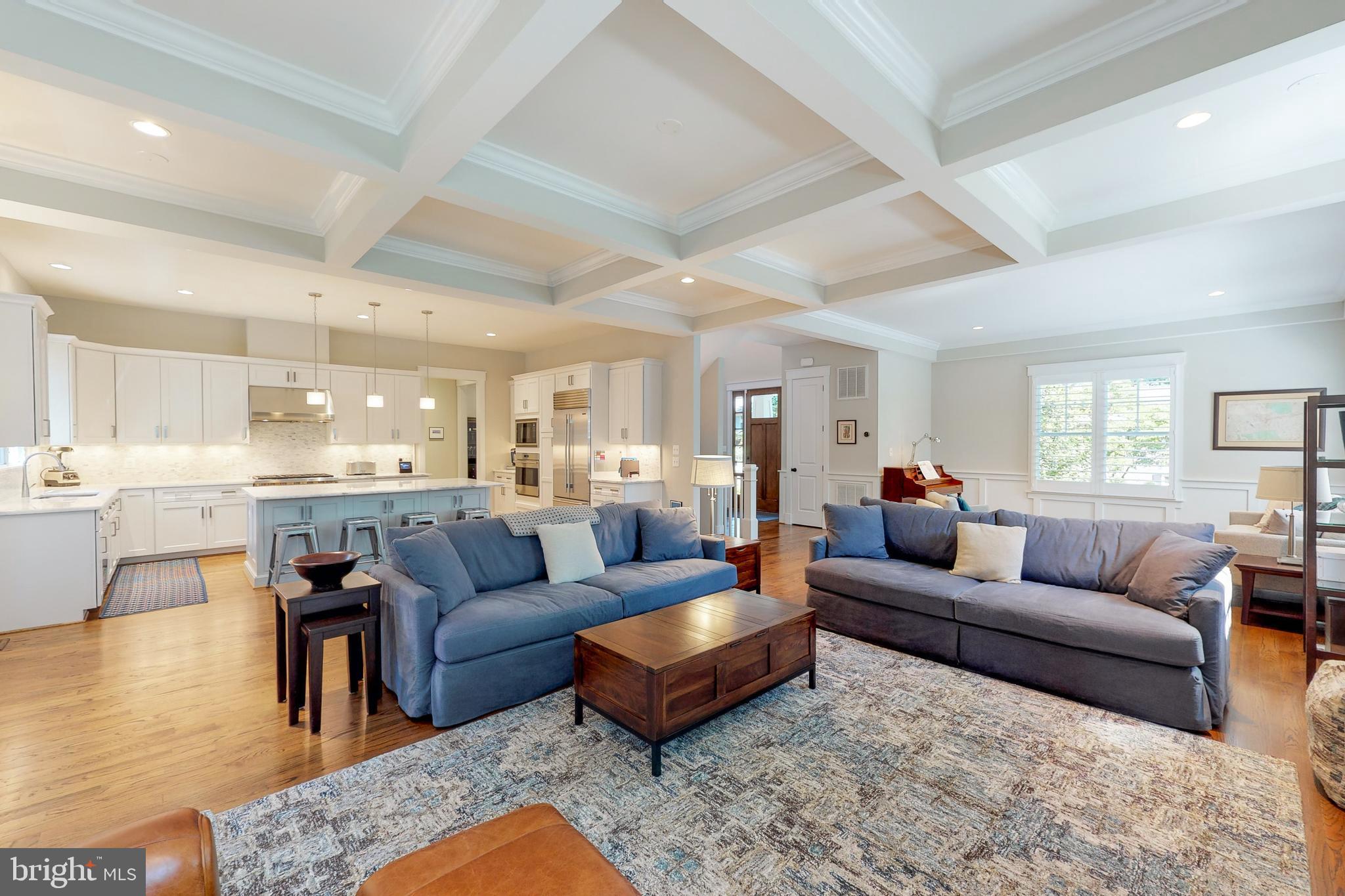 CRESCENT HILLS - Residential