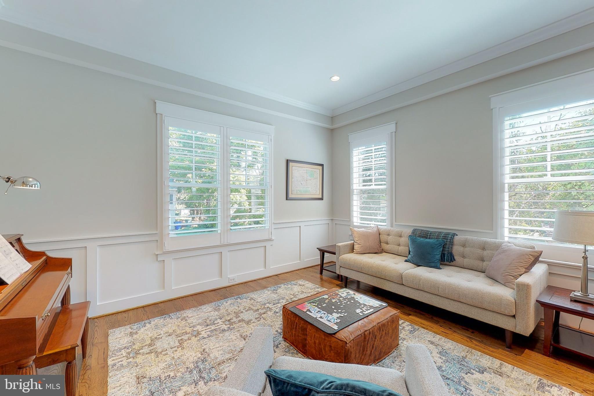 CRESCENT HILLS - Residential