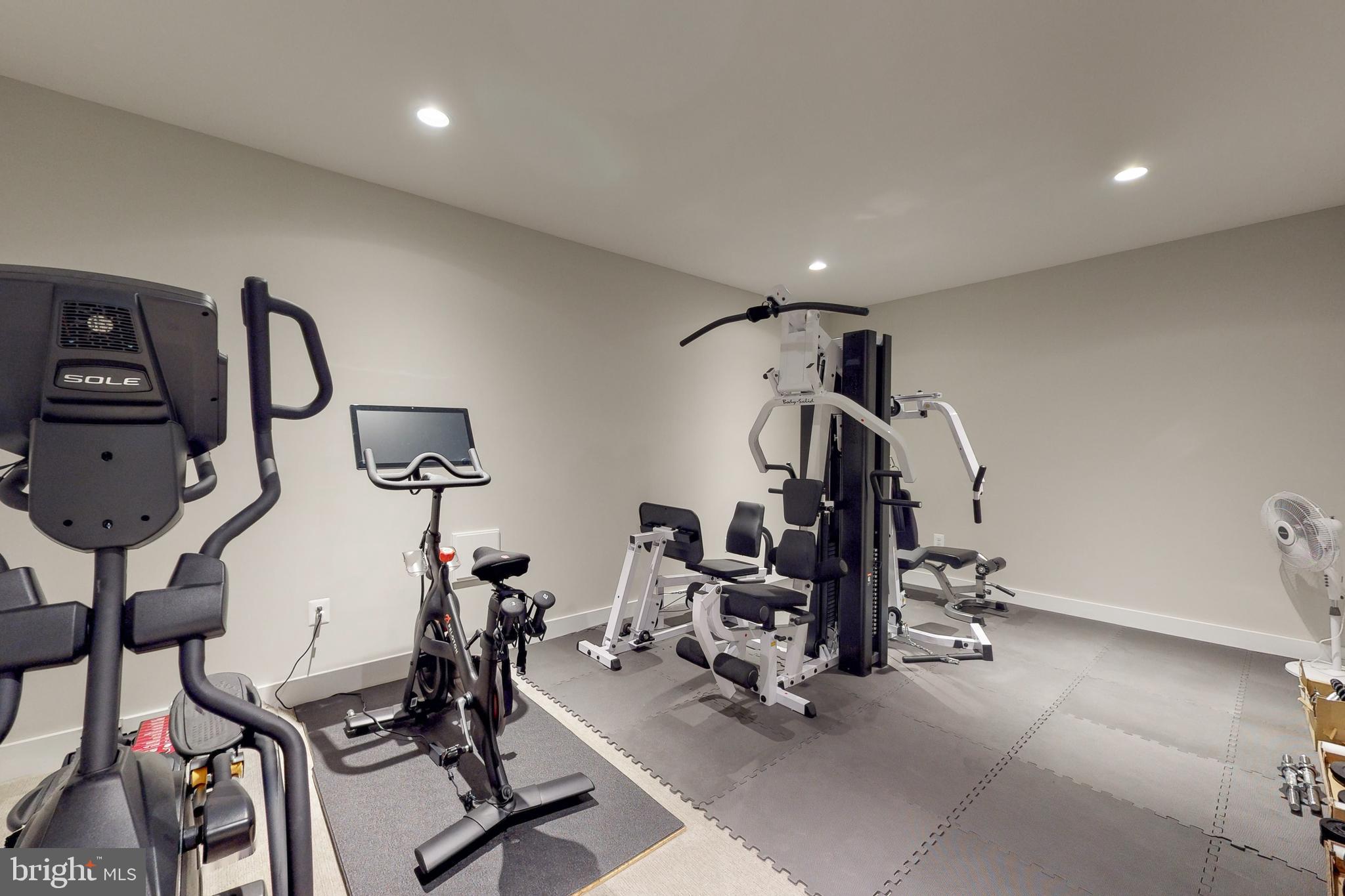 CRESCENT HILLS - Residential