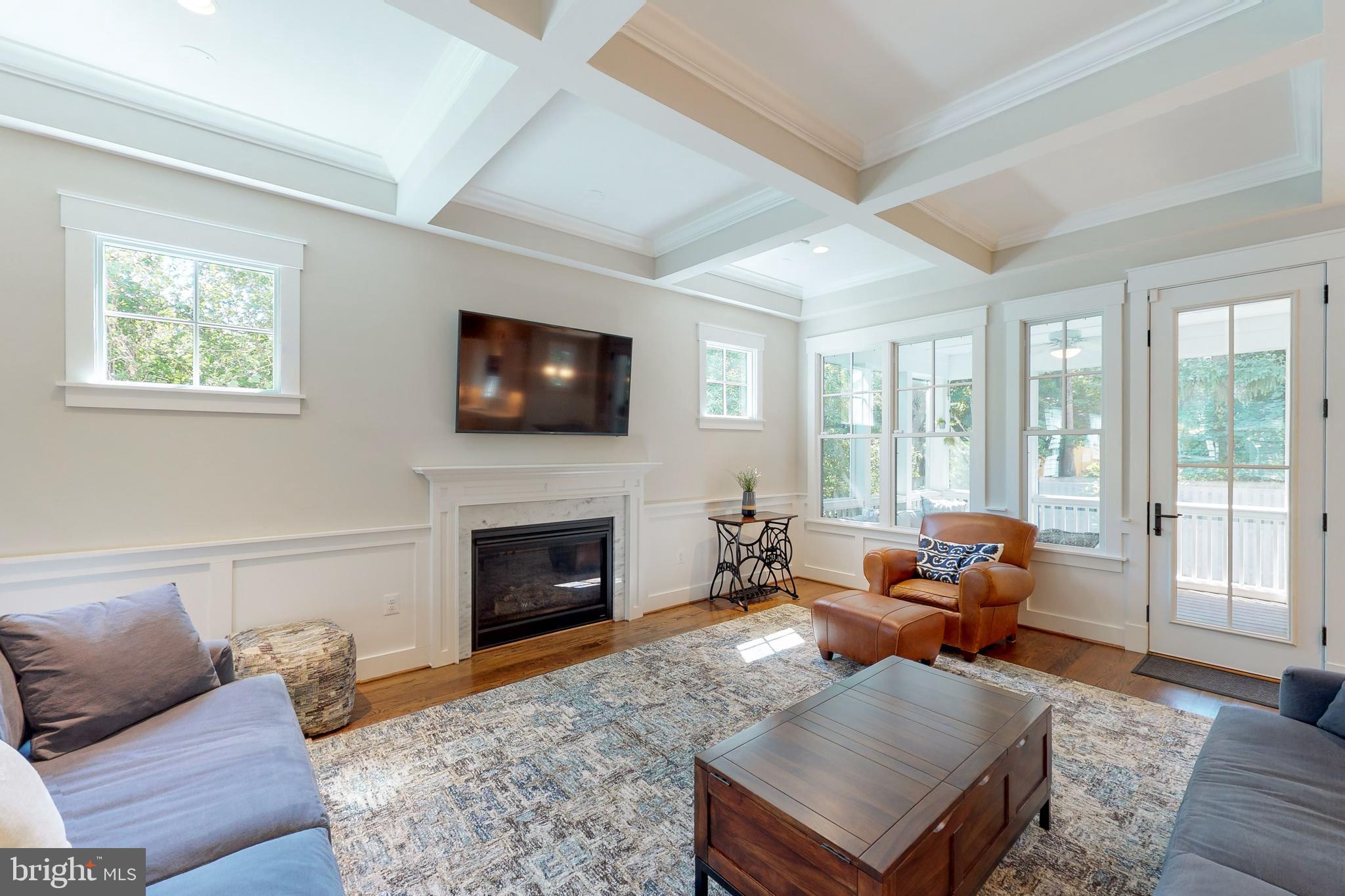 CRESCENT HILLS - Residential