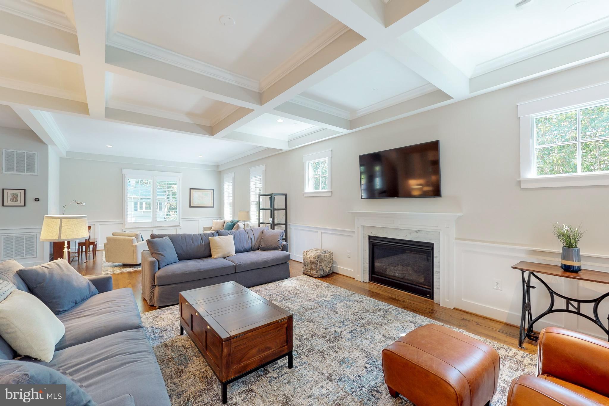 CRESCENT HILLS - Residential