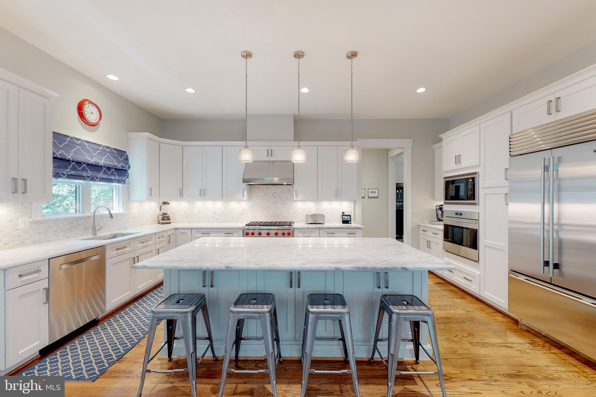 CRESCENT HILLS - Residential