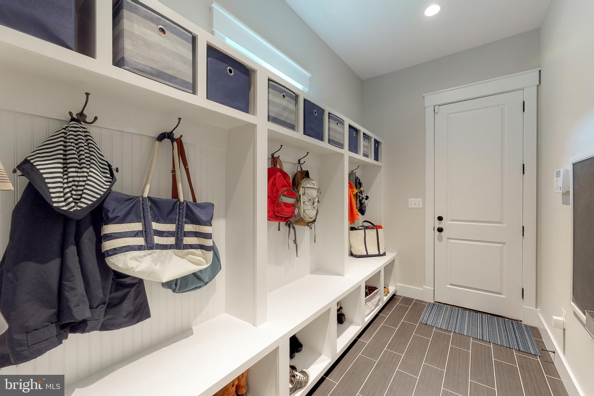 CRESCENT HILLS - Residential