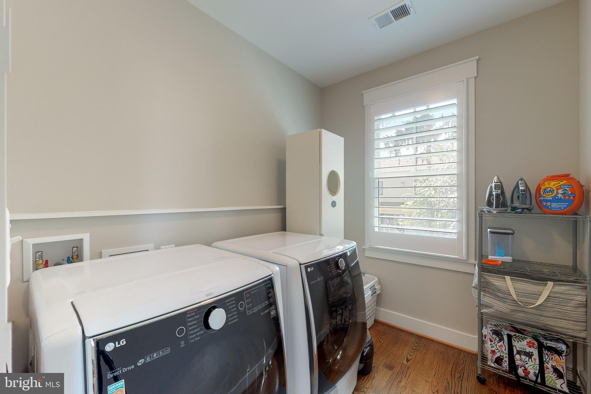 CRESCENT HILLS - Residential