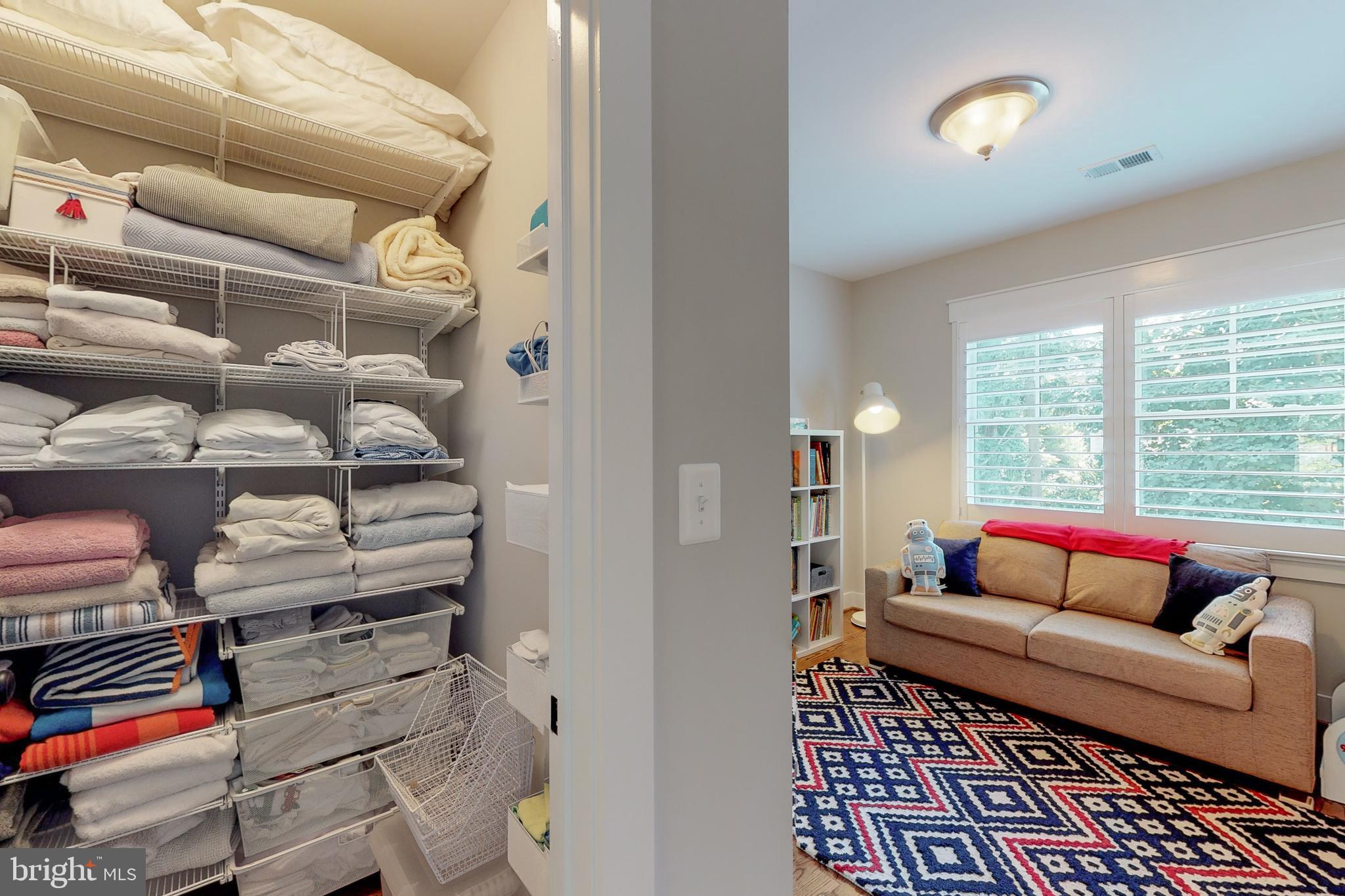 CRESCENT HILLS - Residential