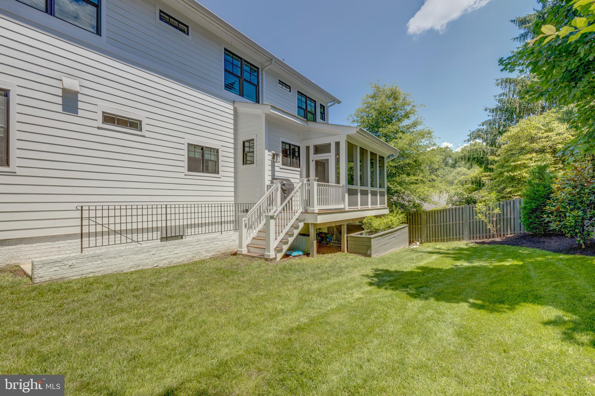 CRESCENT HILLS - Residential