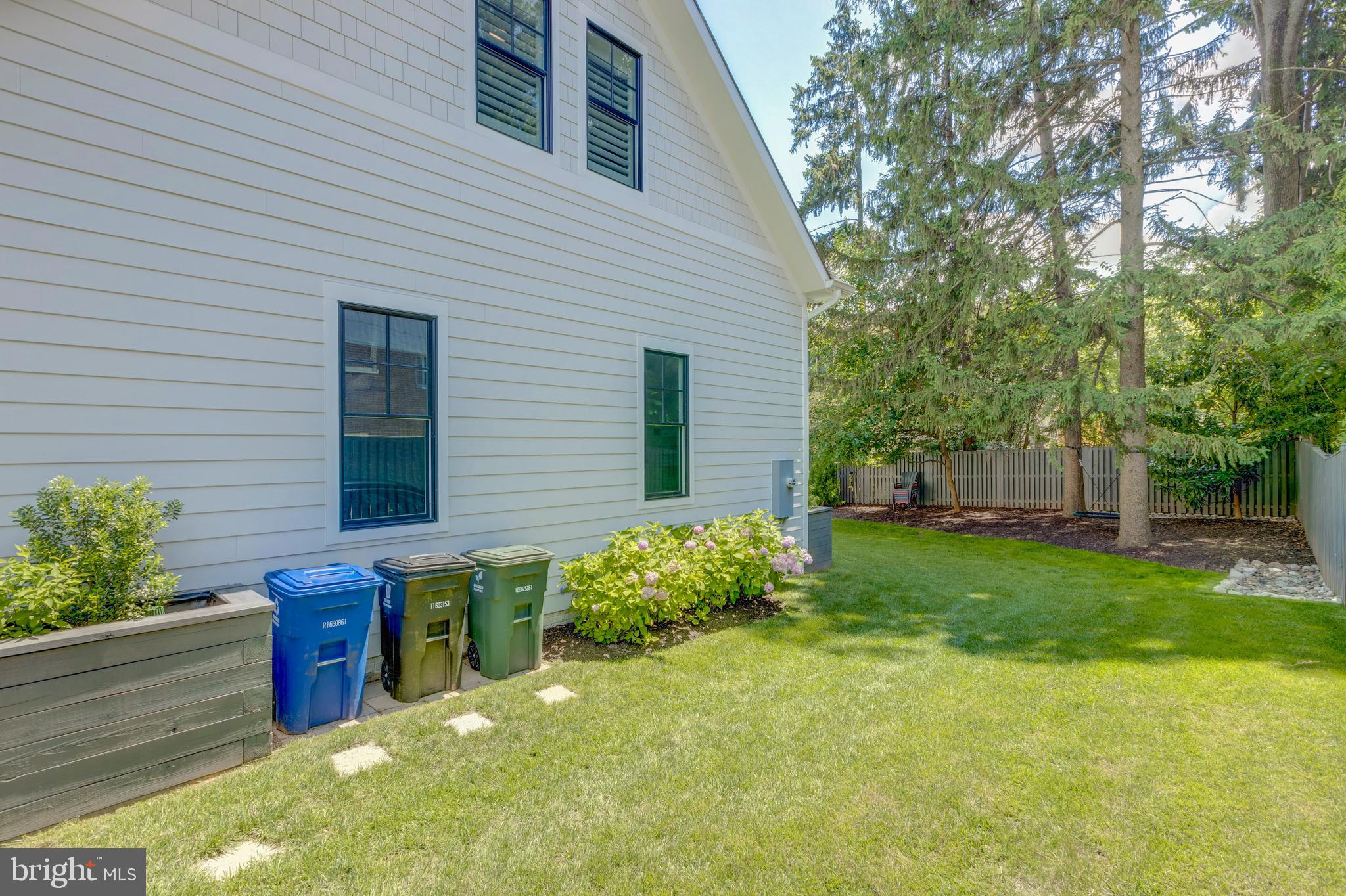 CRESCENT HILLS - Residential