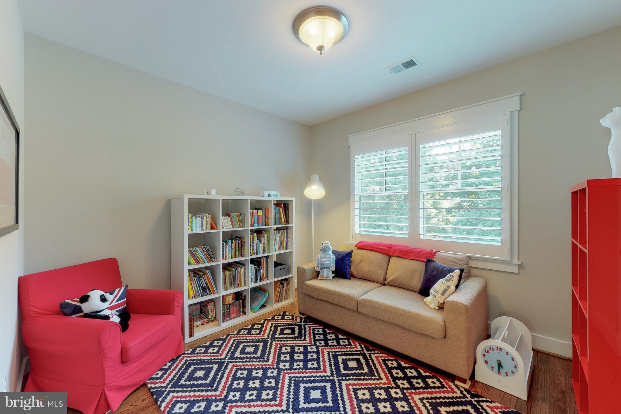 CRESCENT HILLS - Residential