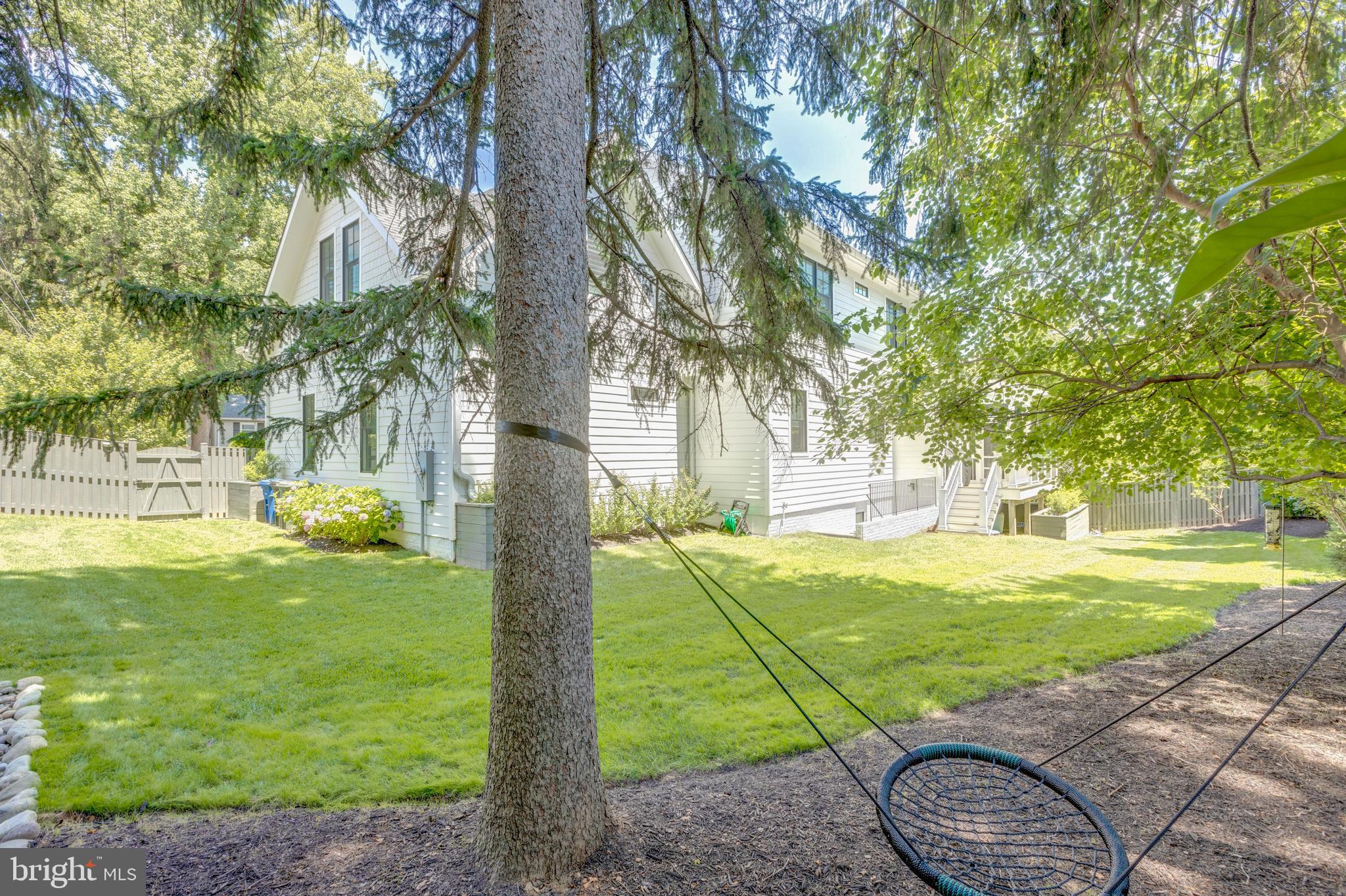 CRESCENT HILLS - Residential