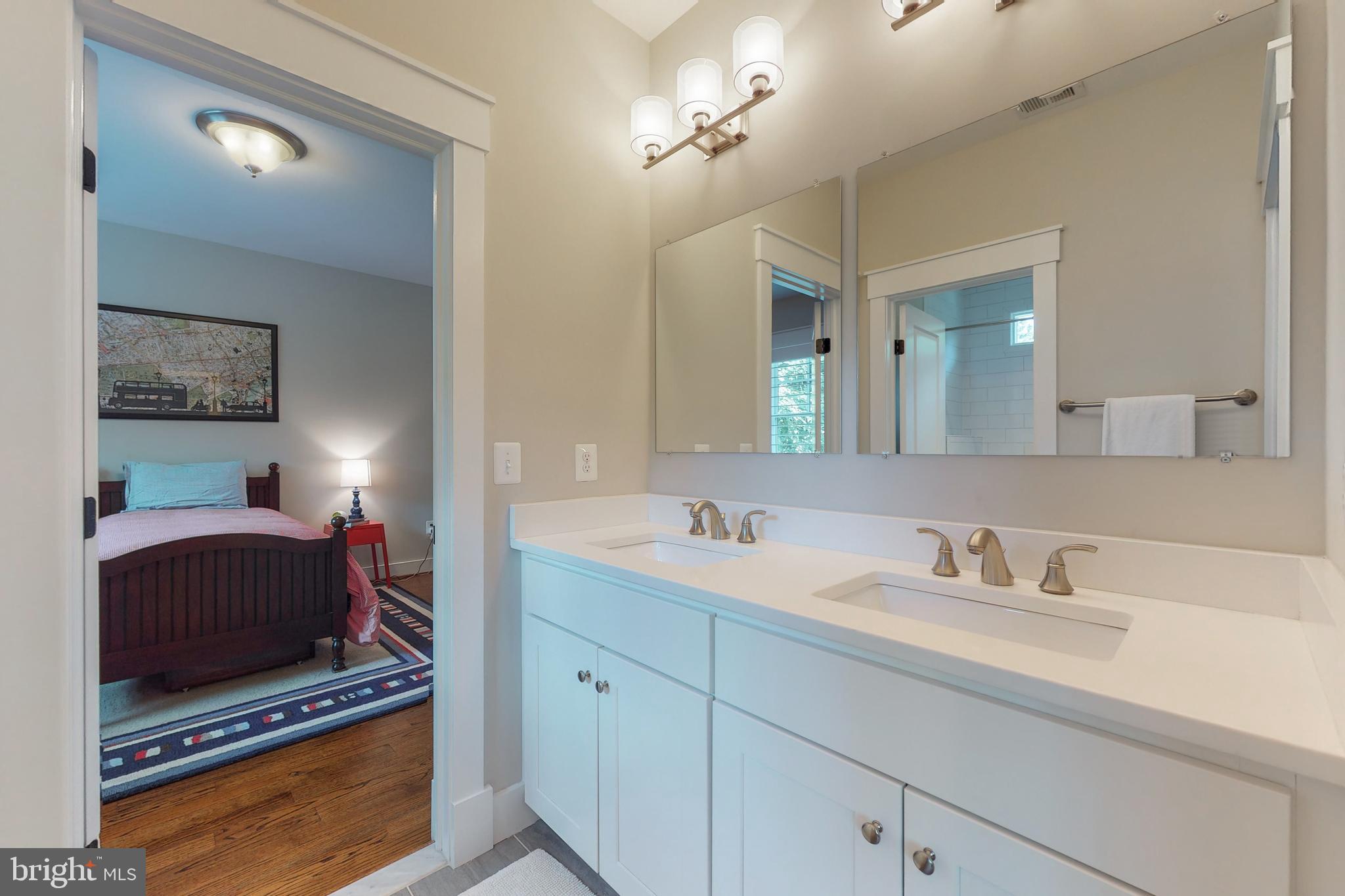 CRESCENT HILLS - Residential