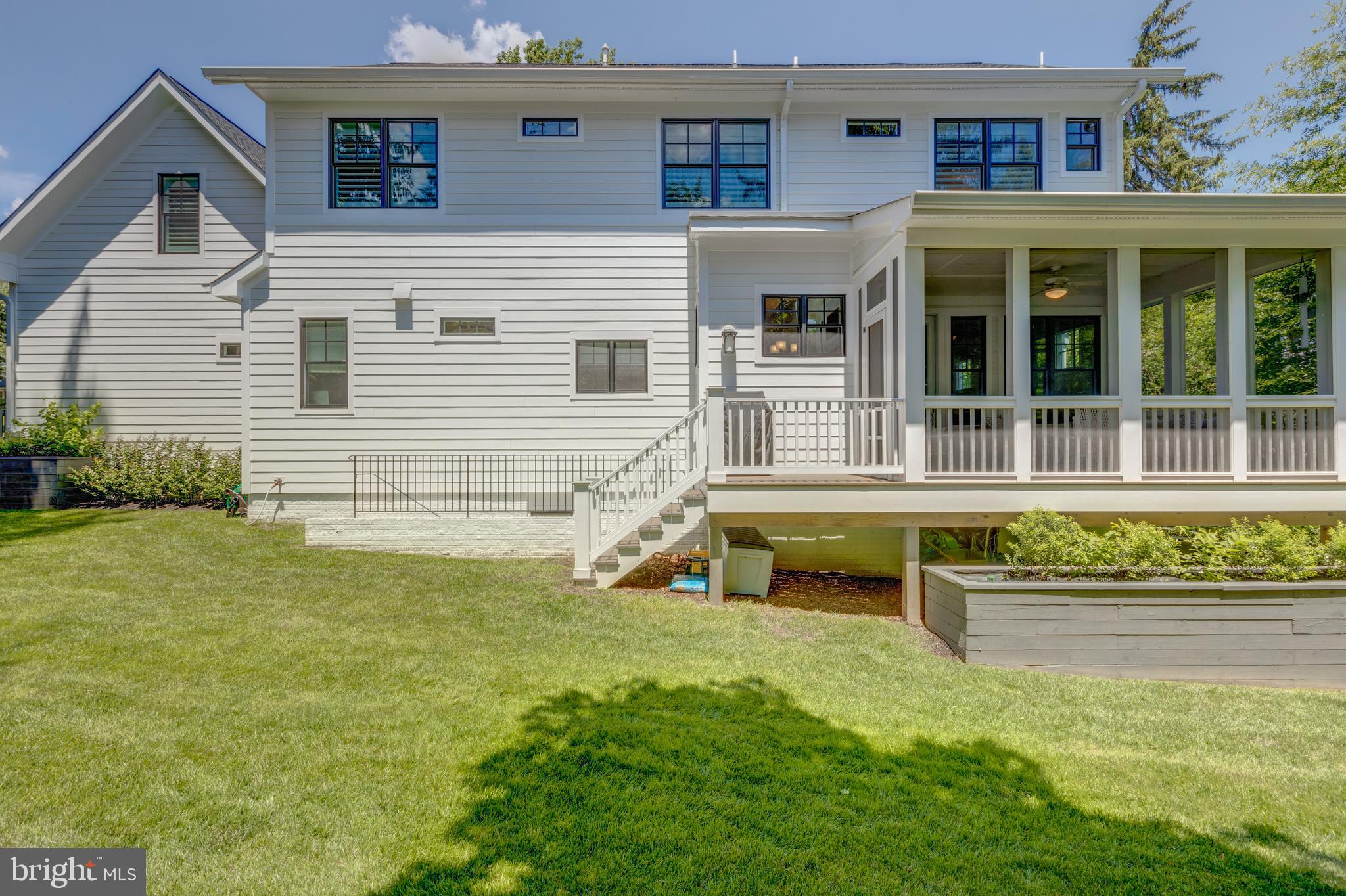 CRESCENT HILLS - Residential