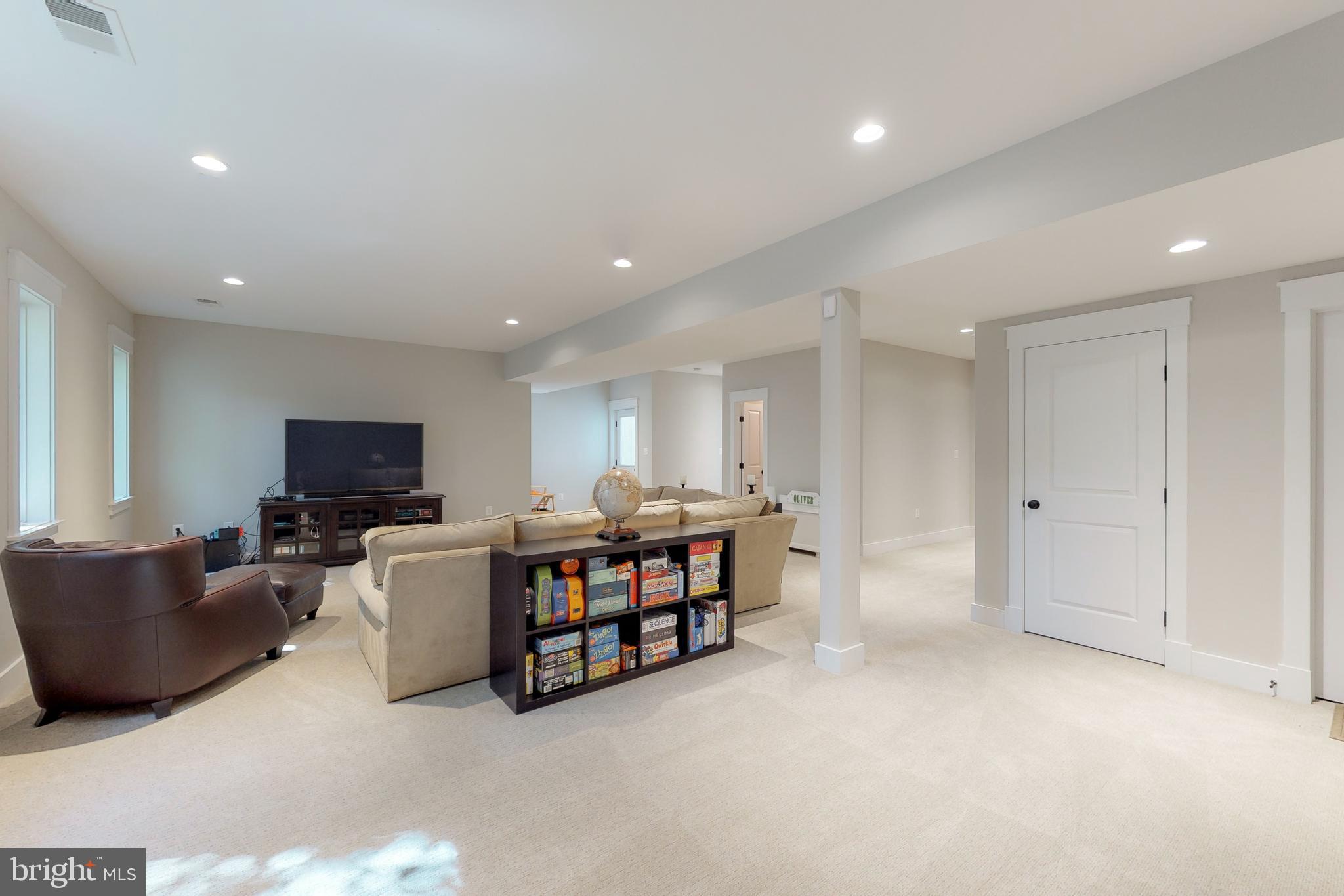 CRESCENT HILLS - Residential