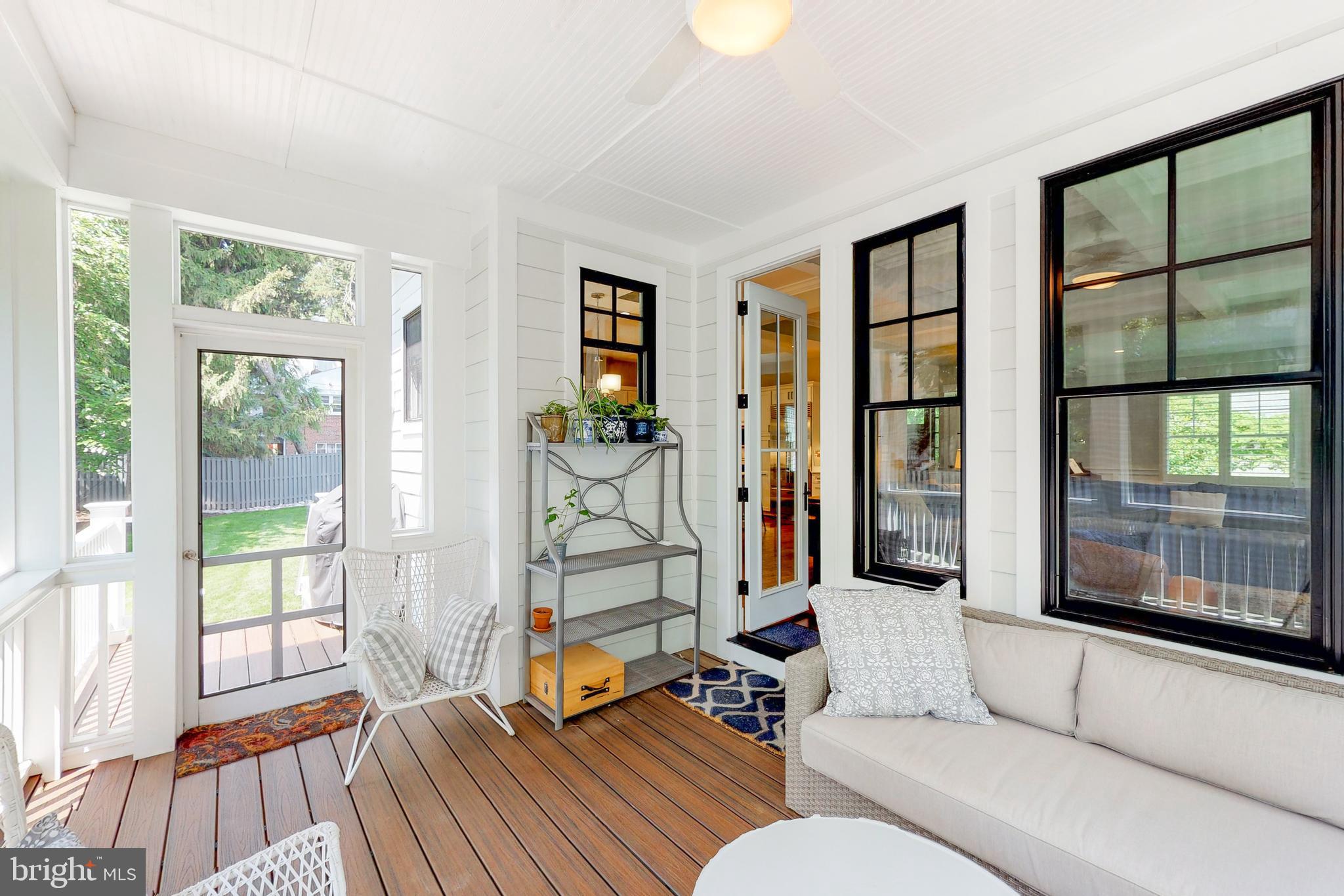 CRESCENT HILLS - Residential