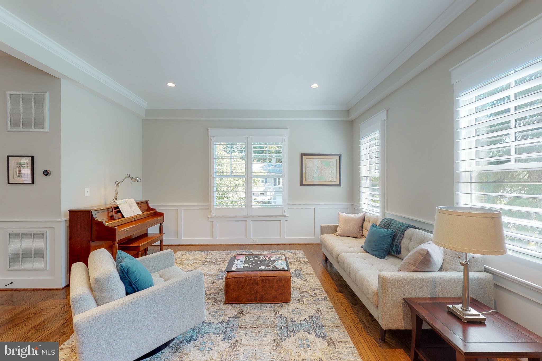 CRESCENT HILLS - Residential