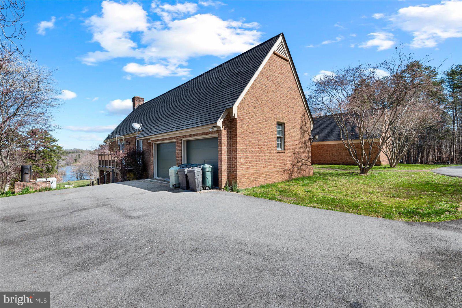 MOUNTAIN RUN LAKE - Residential