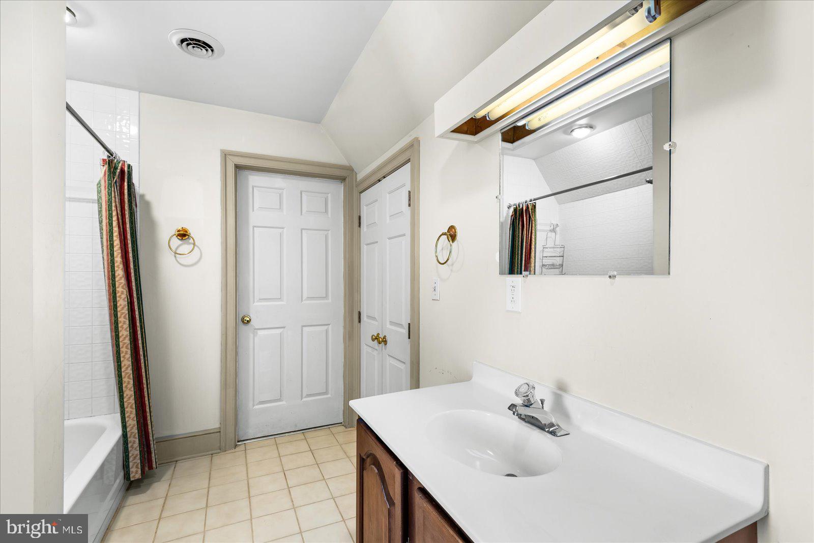 MOUNTAIN RUN LAKE - Residential