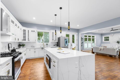 5811 ARNET STREET FALLS CHURCH VA 22041