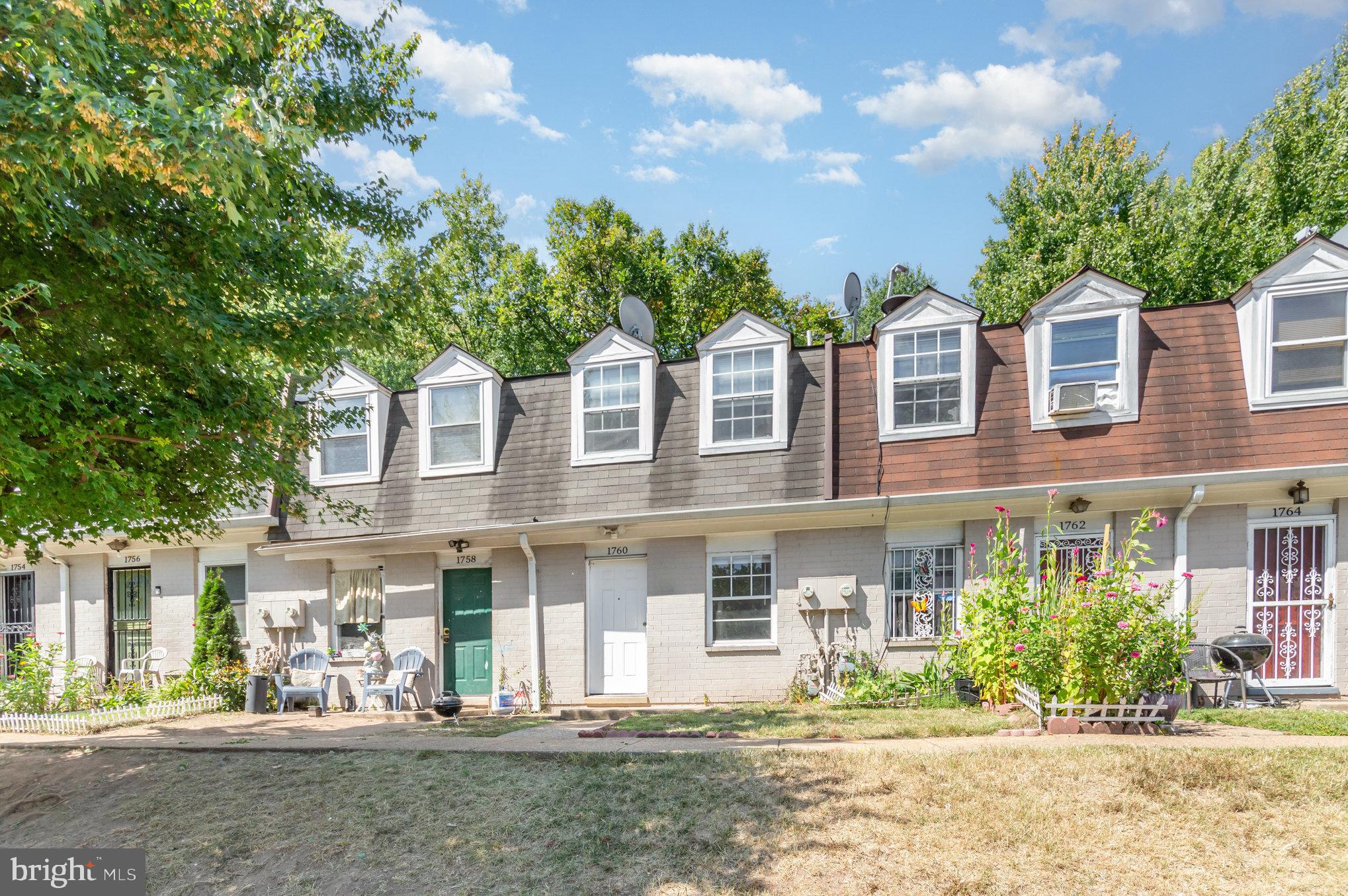 1760 DUTCH VILLAGE DR