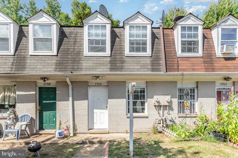 1760 DUTCH VILLAGE DR HYATTSVILLE MD 20785
