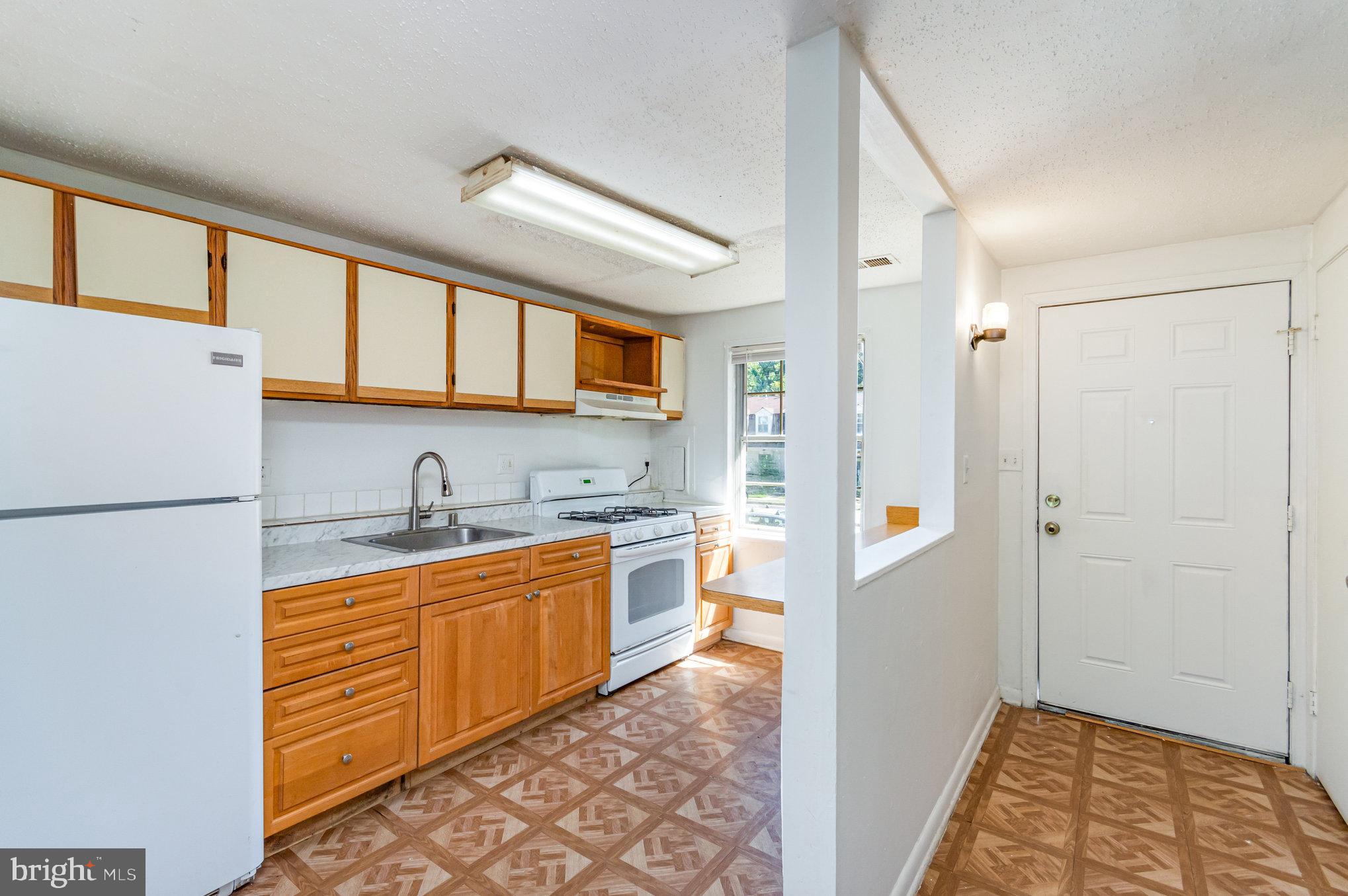 1760 DUTCH VILLAGE DR