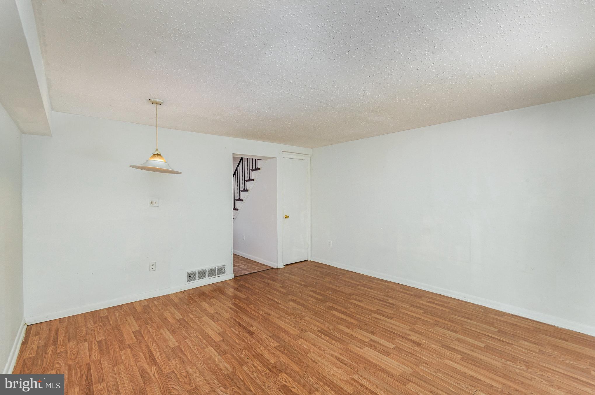 WINDMILL SQUARE - Residential