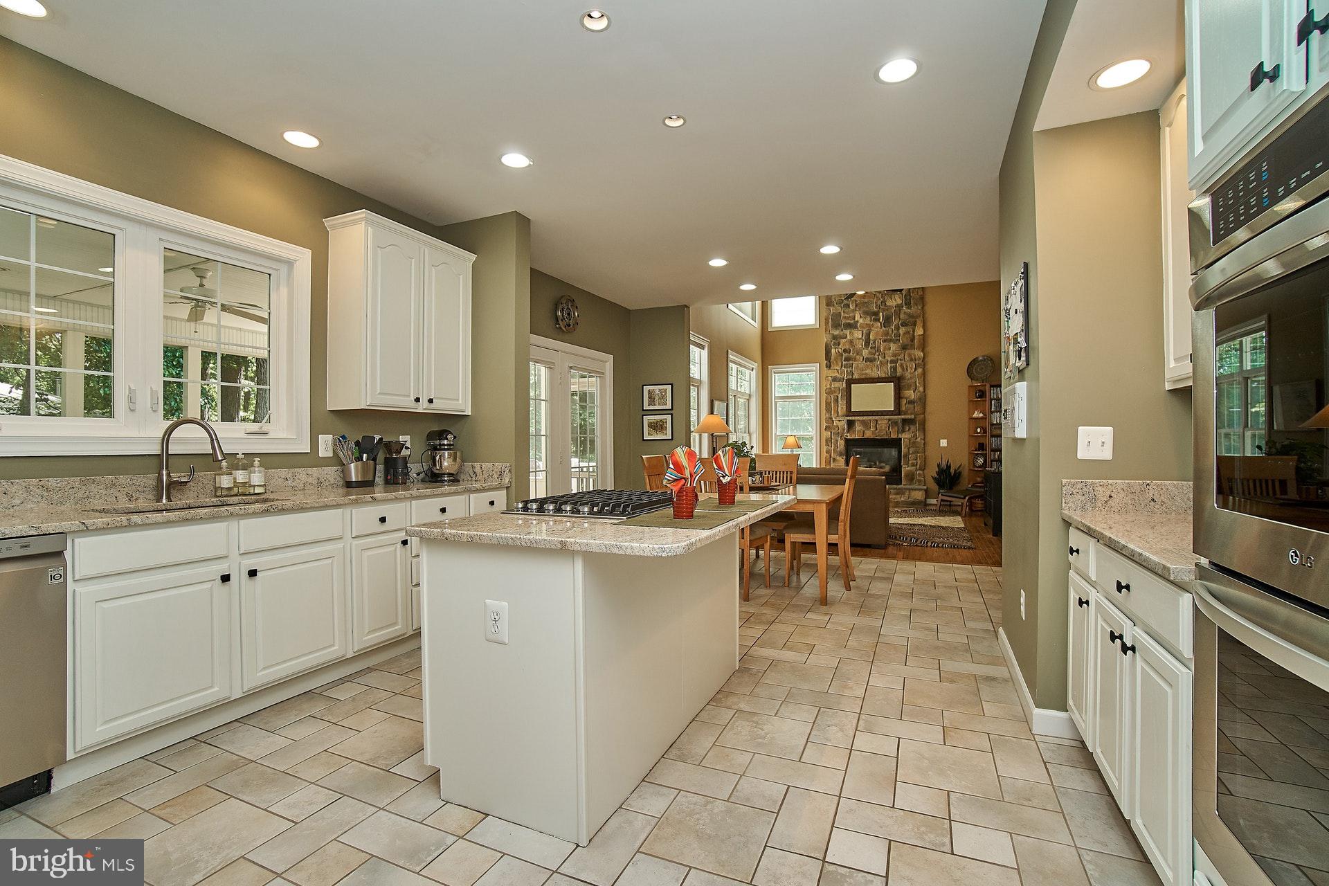 EMERALD OAKS - Residential