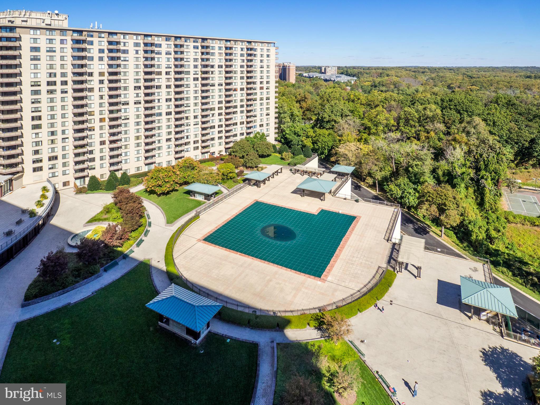 PROMENADE TOWERS - Residential Lease