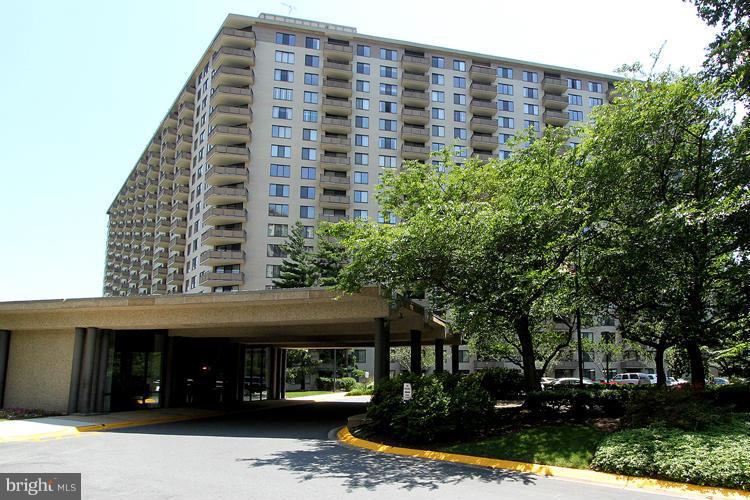 PROMENADE TOWERS - Residential Lease