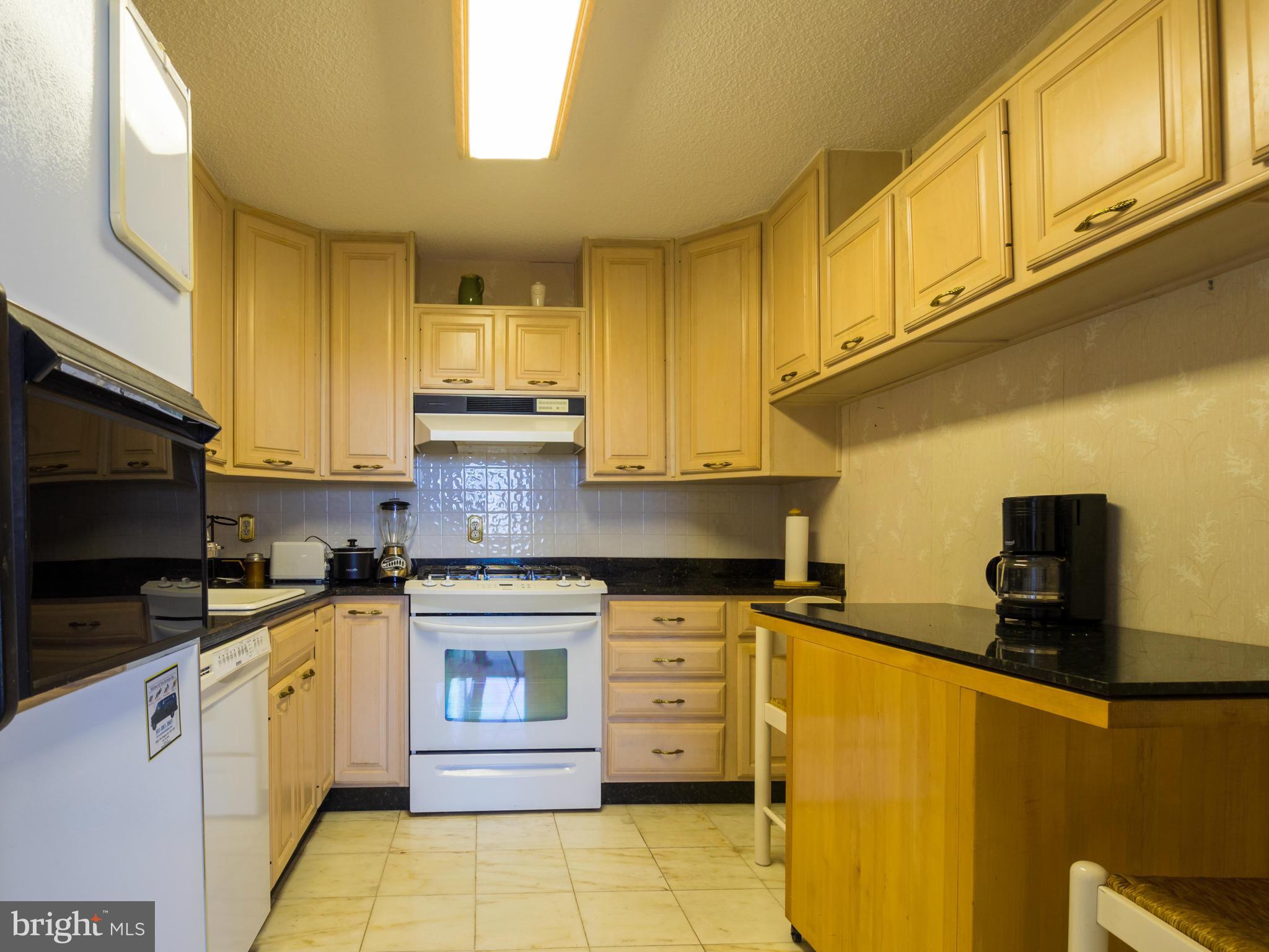 PROMENADE TOWERS - Residential Lease