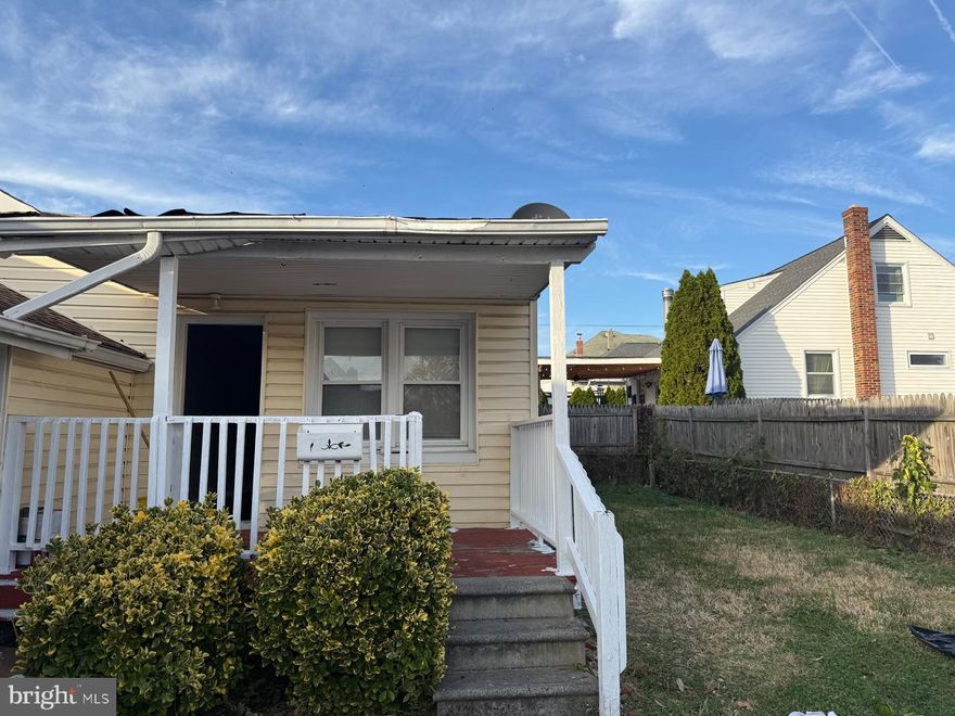 una casa lista para mudarse
cuenta con 3 cuartos dos baños completos mi cliente esta interesado en alquilar la casa ayudar al inquilino nuevo que desee hacer el proceso cuenta con amplio parqueo para 4 carro un pequeño terreno recreativo la casa esta en buenas condiciones