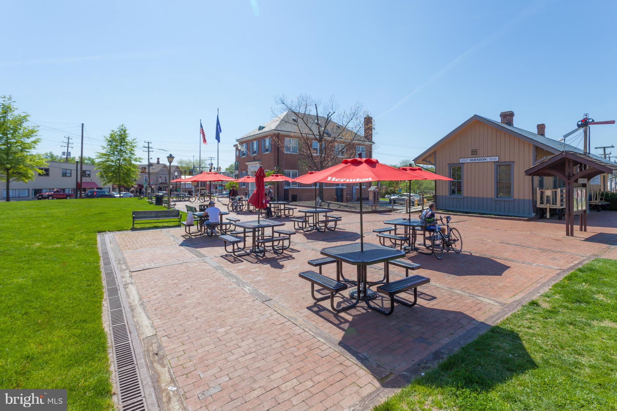 CAVALIER PARK - Residential Lease