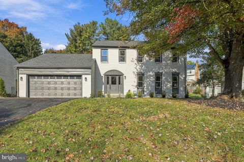 Photo of 1718 Larkmeade Drive, VIENNA, VA 22182 (MLS # VAFX2348328)