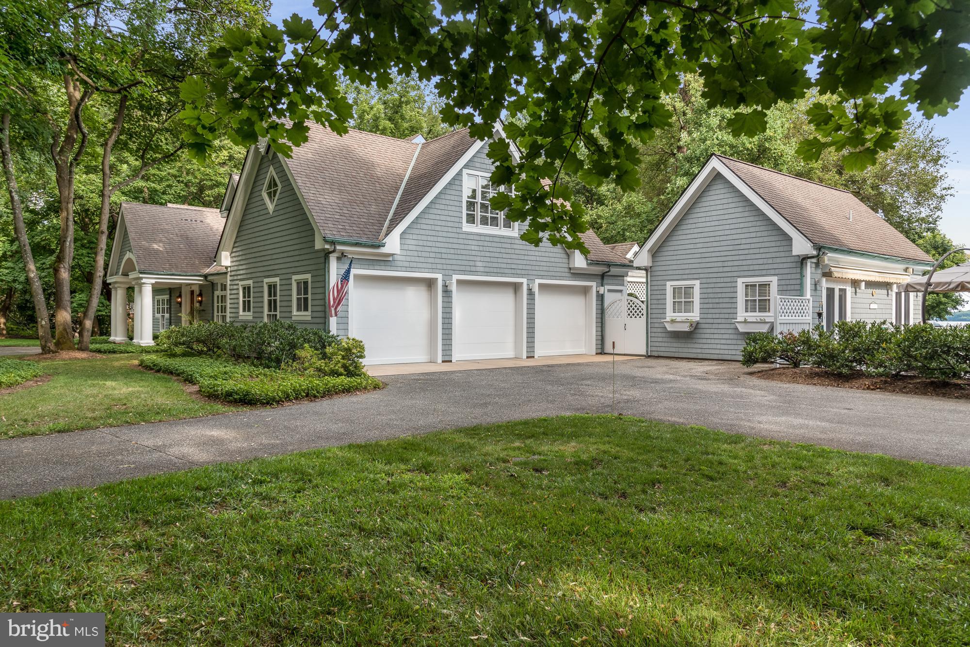 SHADOW POINT - Residential