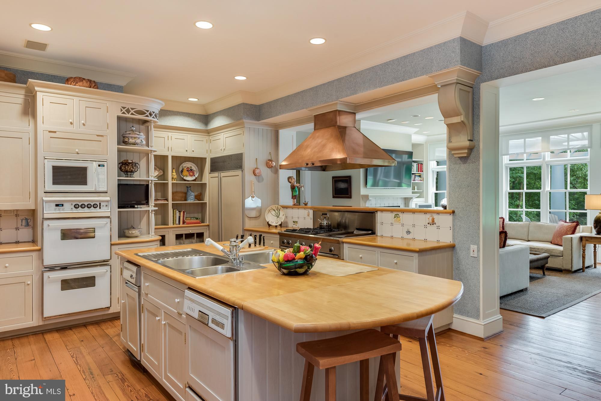 SHADOW POINT - Residential