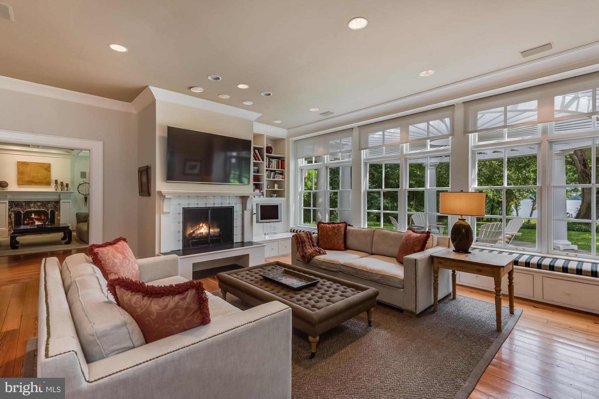 SHADOW POINT - Residential