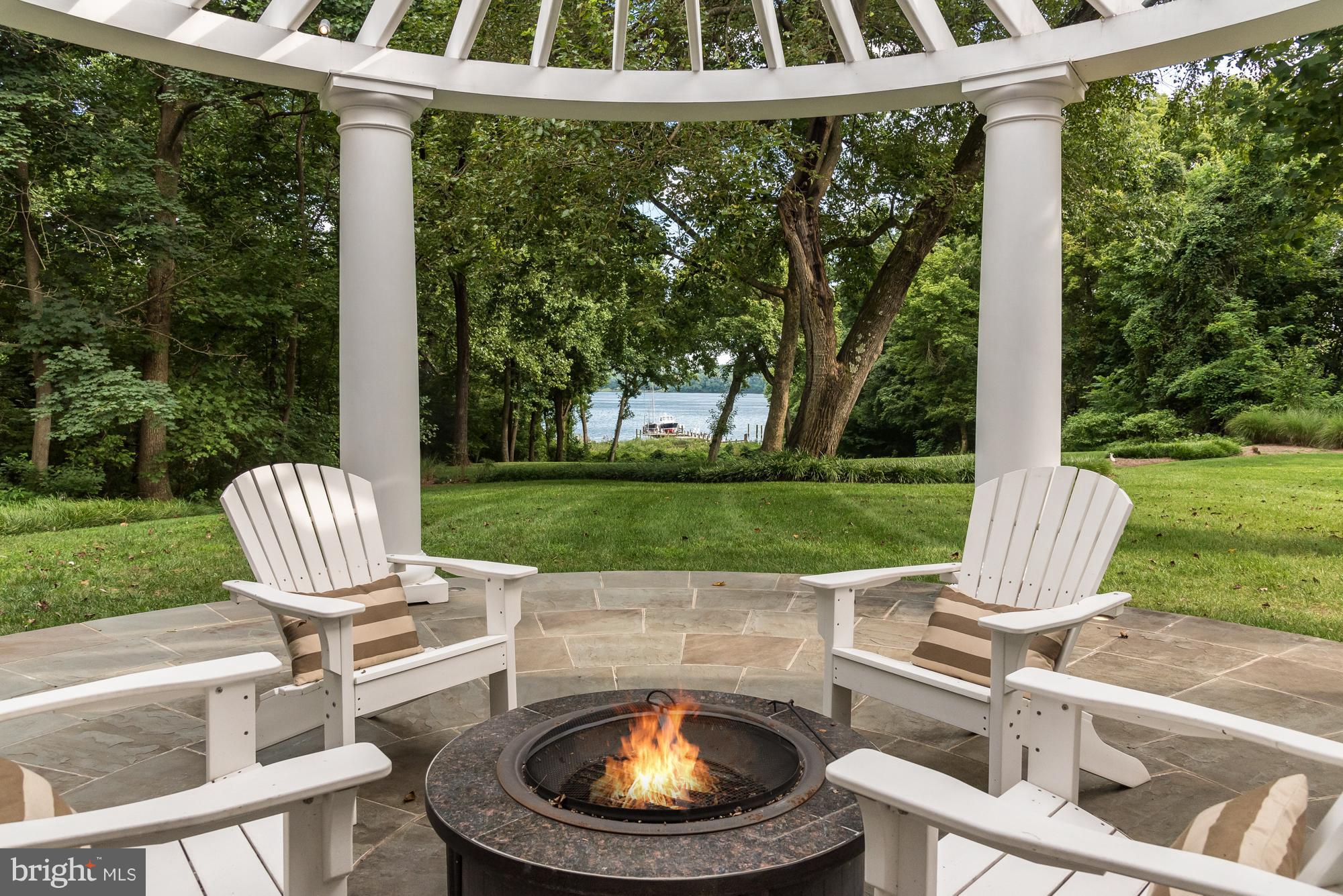 SHADOW POINT - Residential