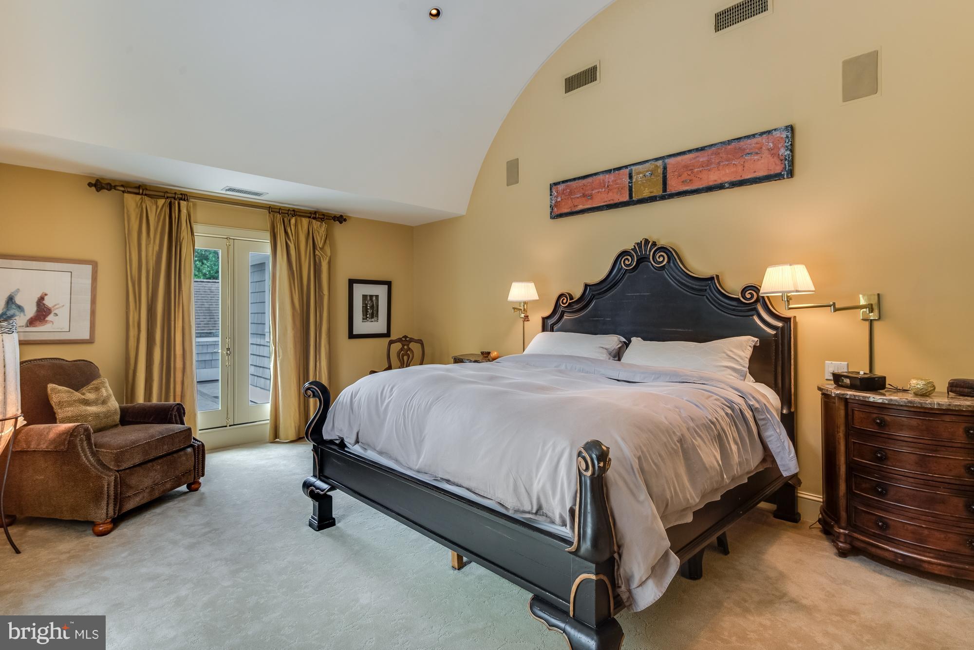 SHADOW POINT - Residential