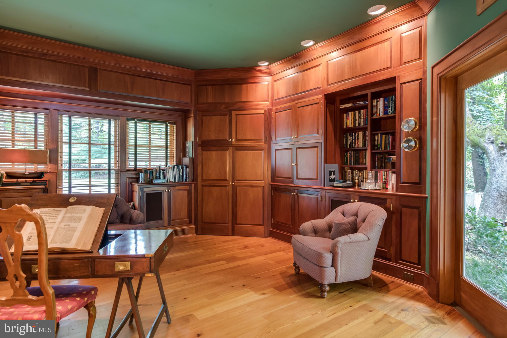 SHADOW POINT - Residential