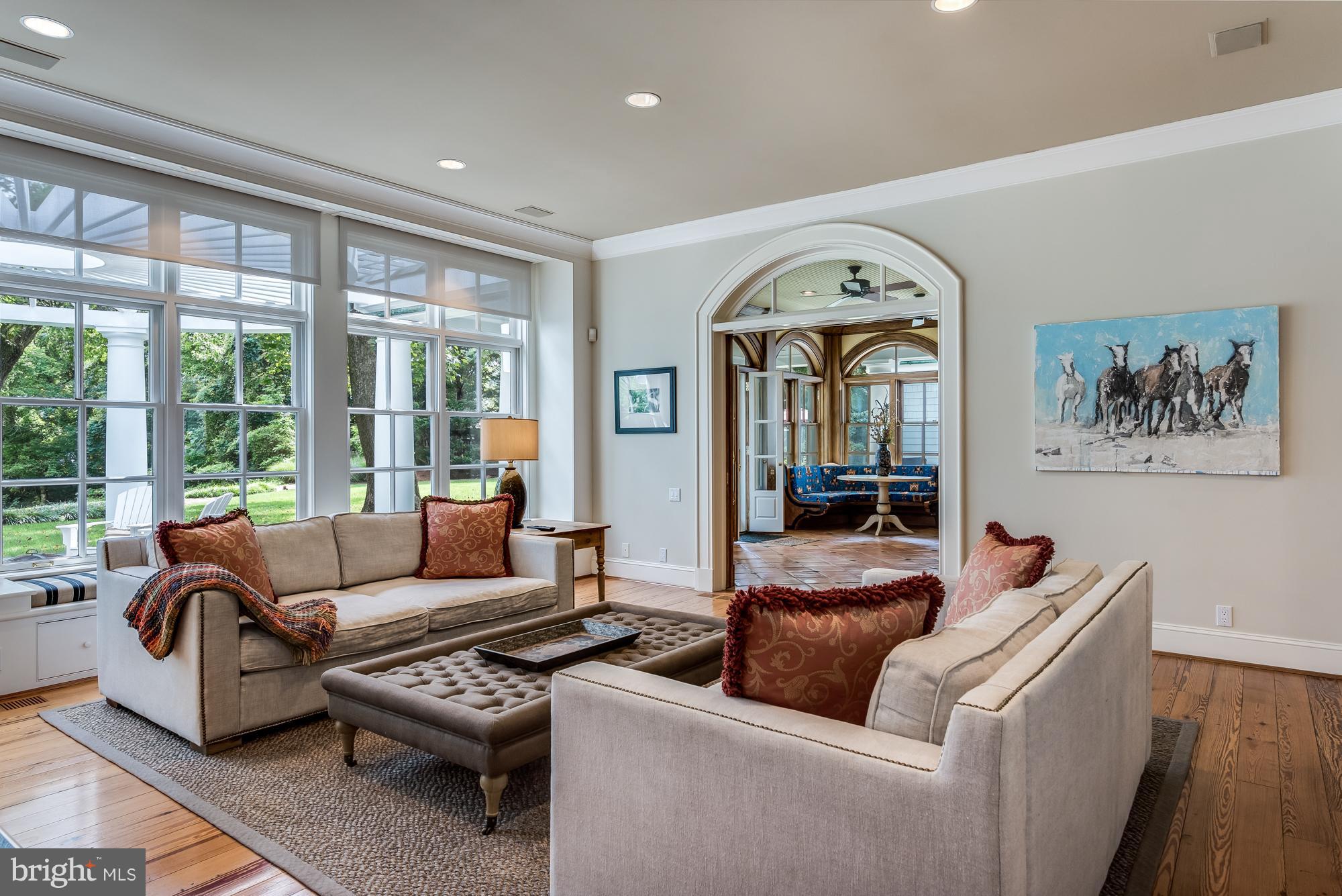 SHADOW POINT - Residential