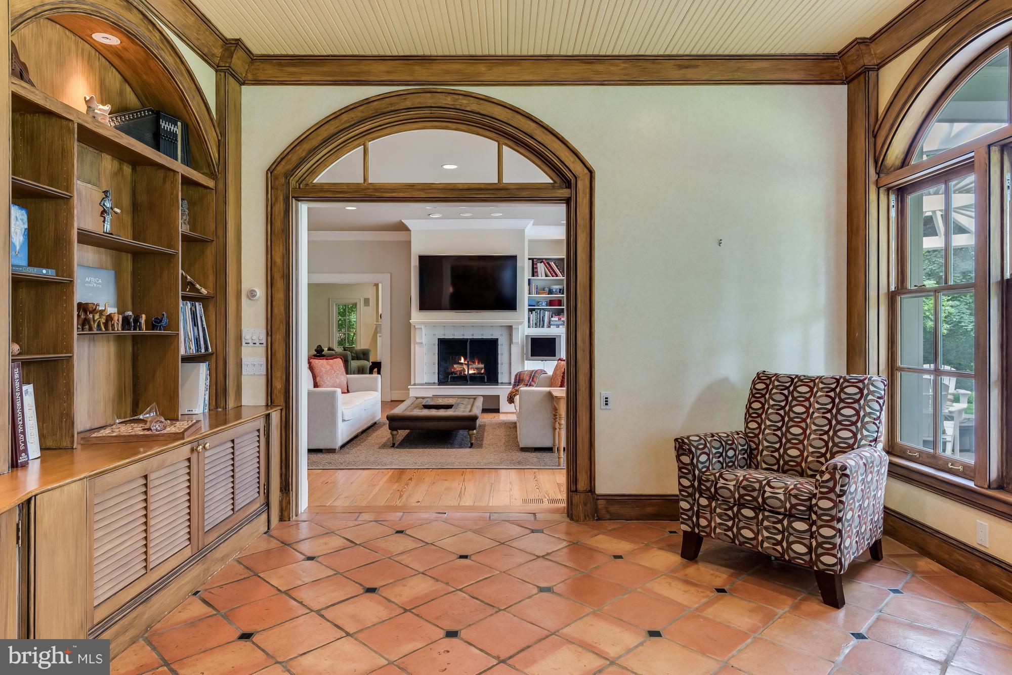 SHADOW POINT - Residential