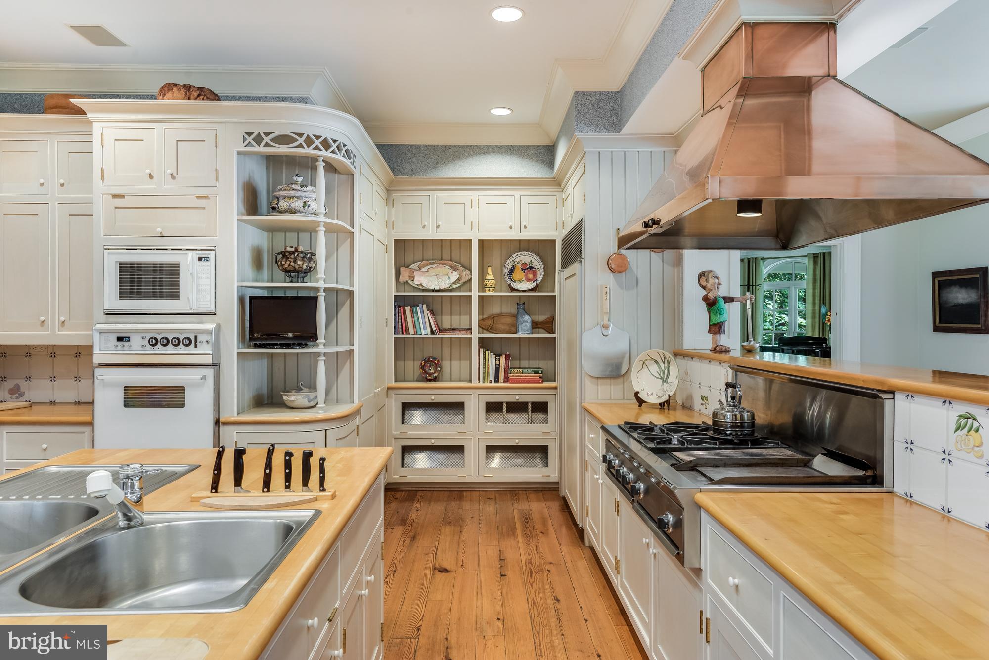 SHADOW POINT - Residential