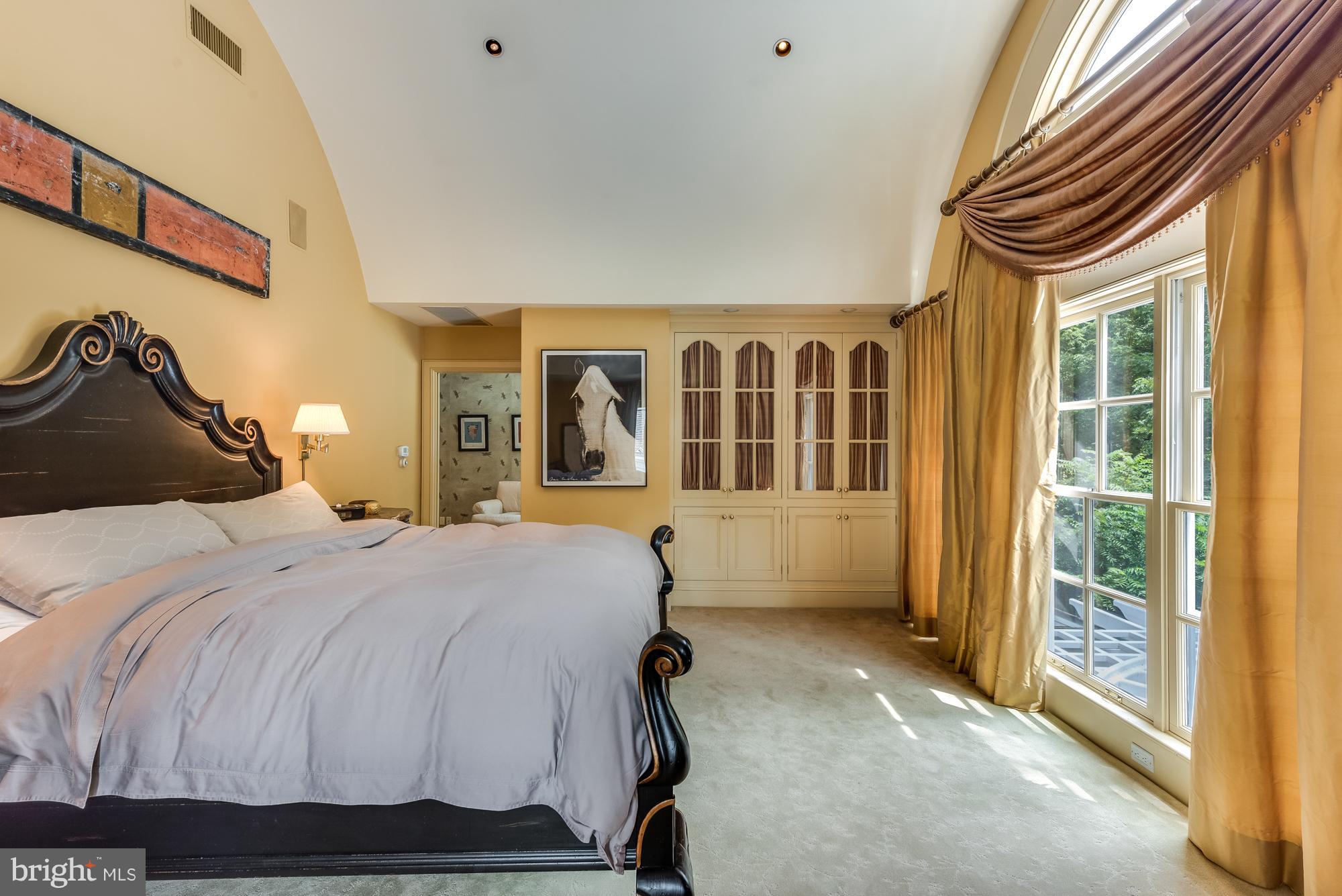 SHADOW POINT - Residential