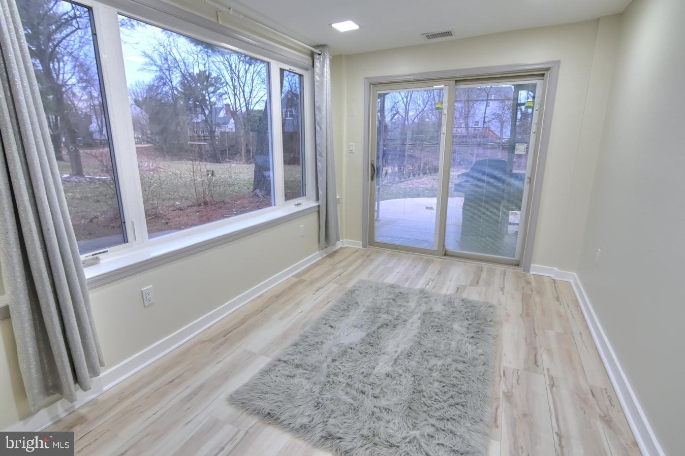 PLEASANT VALLEY - Residential Lease