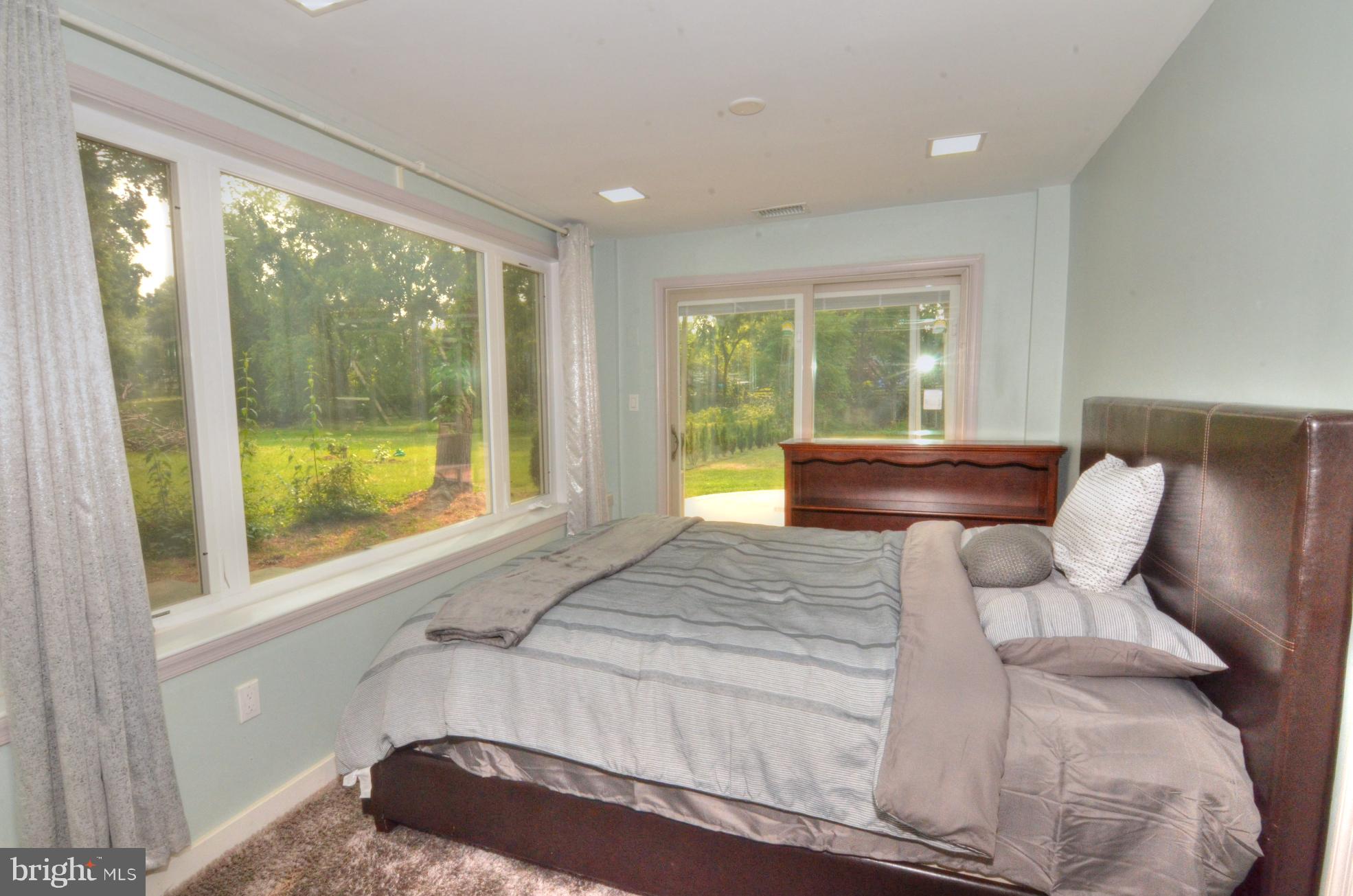 PLEASANT VALLEY - Residential Lease