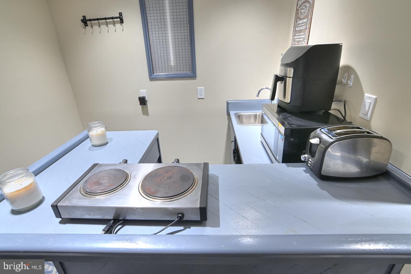 PLEASANT VALLEY - Residential Lease