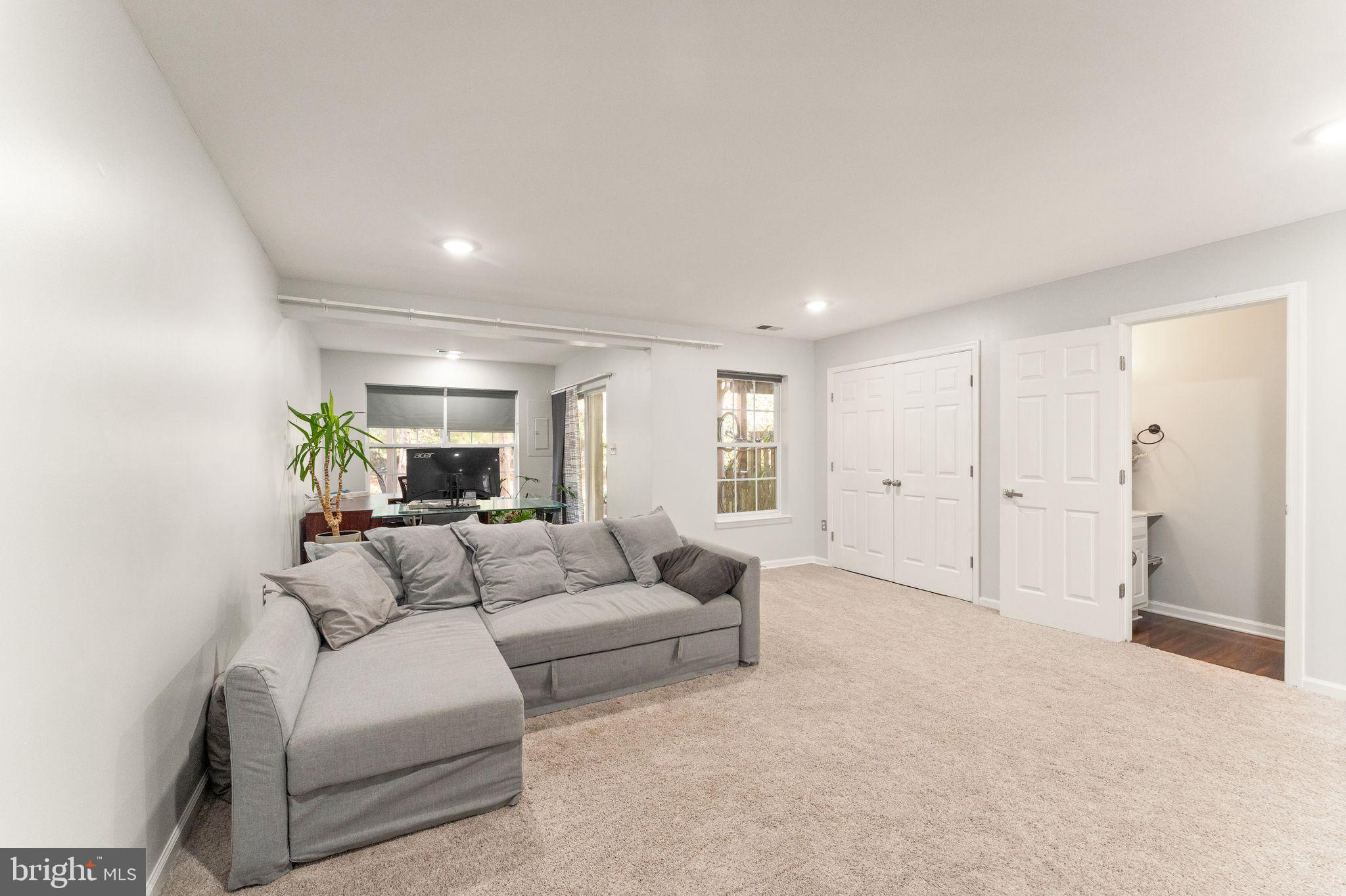 ASHBURN VILLAGE - Residential