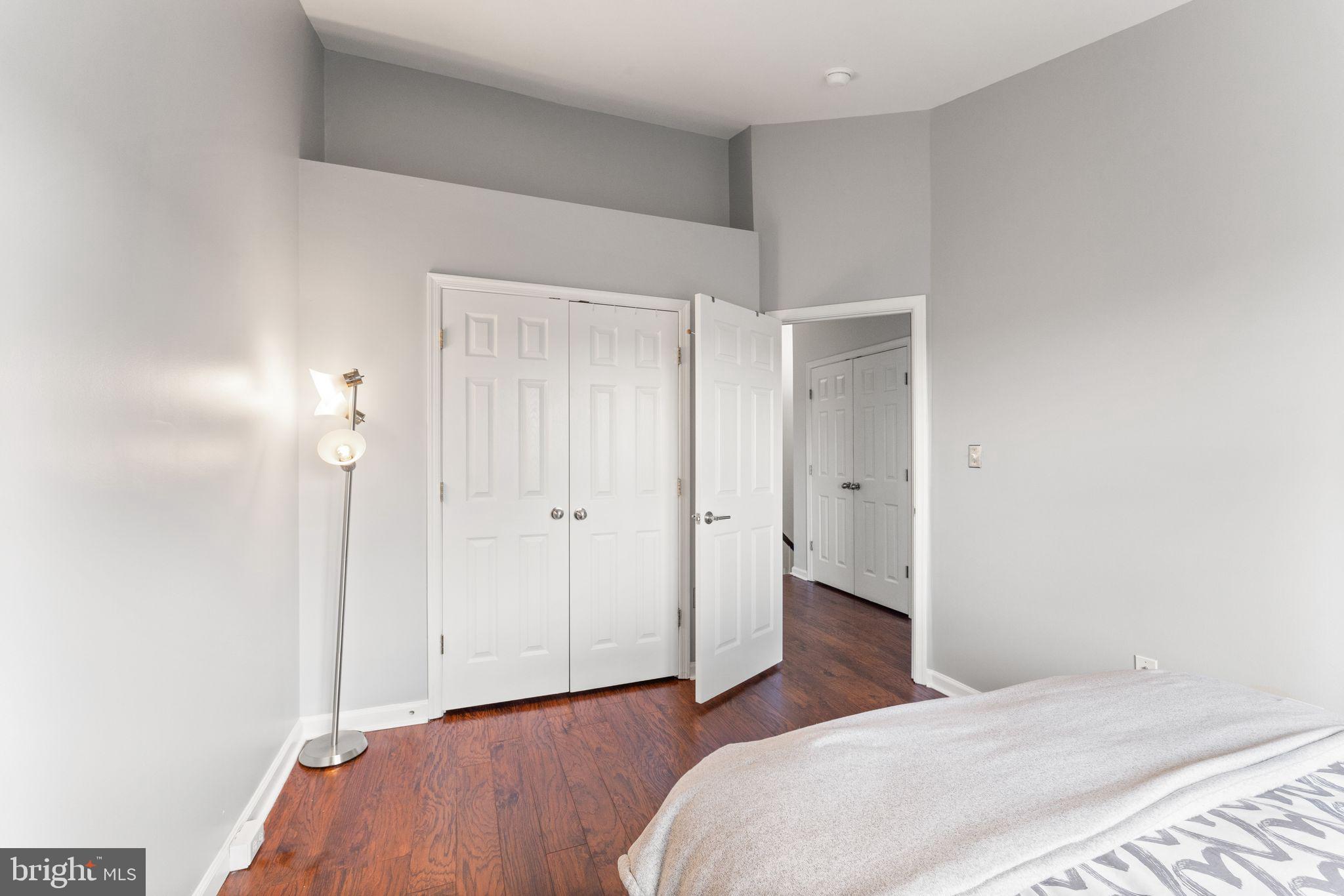 ASHBURN VILLAGE - Residential