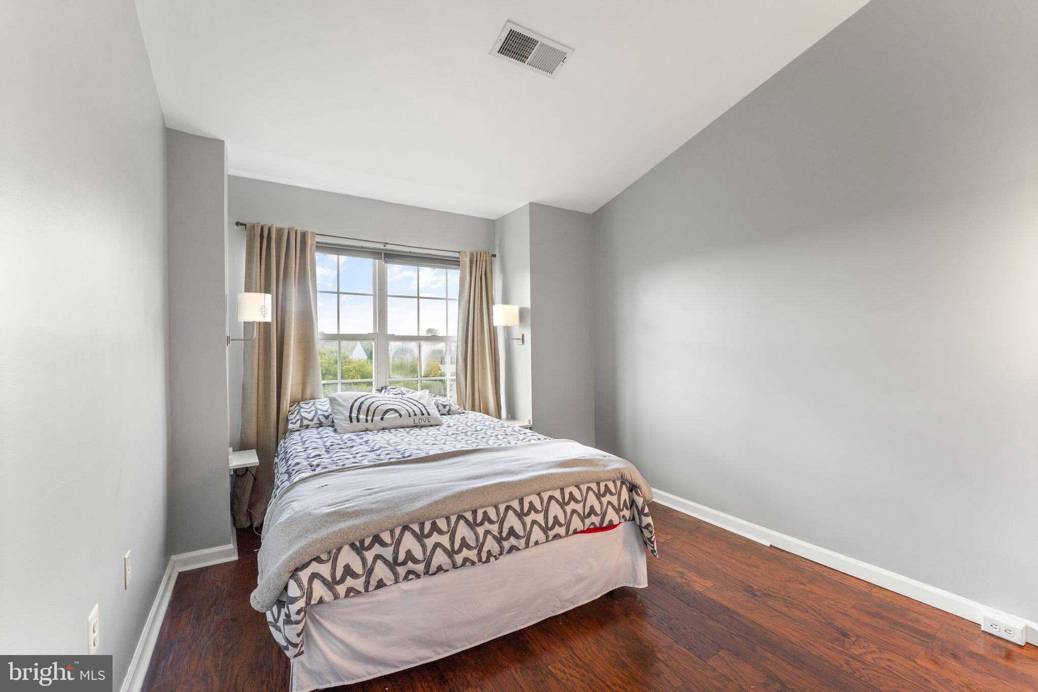 ASHBURN VILLAGE - Residential